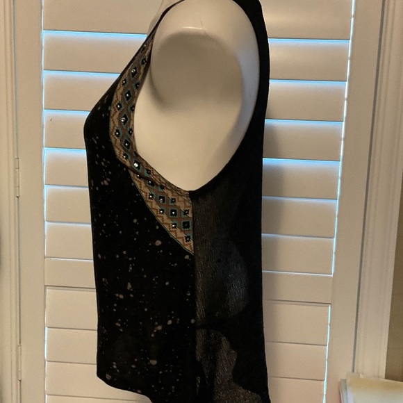 The Classic Black Tank Top with Patterned Panels - Picture 5 of 8